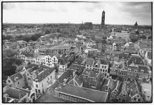 351514 Overzicht van de Breedstraat en omgeving (Breedstraatbuurt) te Utrecht, vanaf de watertoren aan de Lauwerhof.